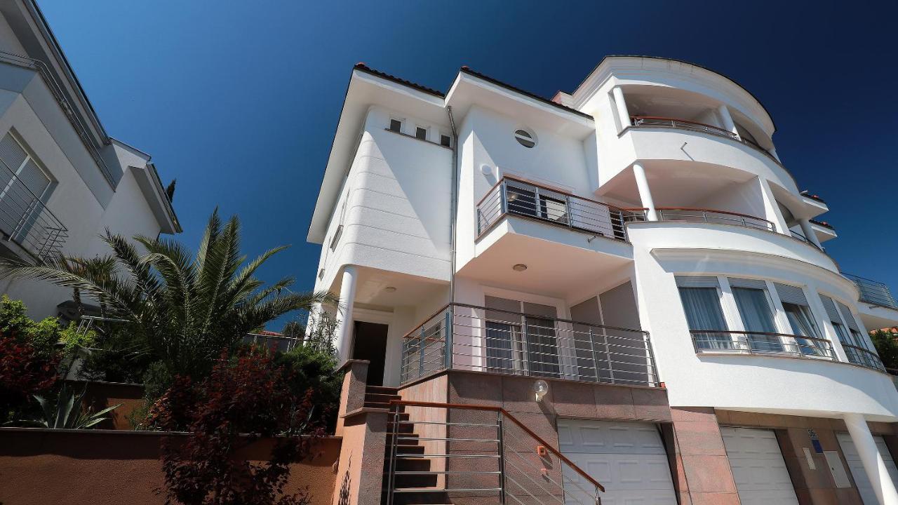 Sea View Apartment In Icici Exterior photo